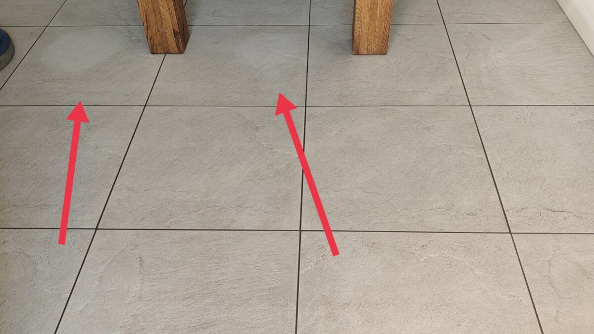 Macchie chiare per pulizia con sgrassatore forte su gres strutturato